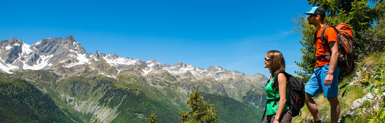 Avec 9 000 km de sentiers balisés, l’Isère offre aux randonneurs de multiples possibilités et des sites encore sauvages. Une chance à préserver.