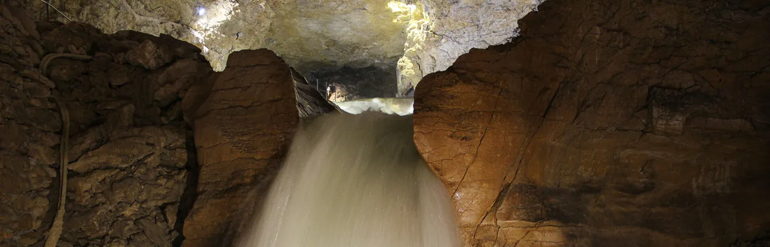 La rivière souterraine qui alimente le lac des grottes de la Balme