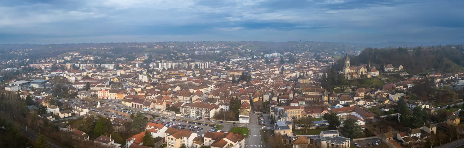 Les Vals-du-Dauphiné sont composés de trois cantons et de 36 communes dont la plus importante est La Tour-du-Pin, sous-préfecture de l’Isère.
