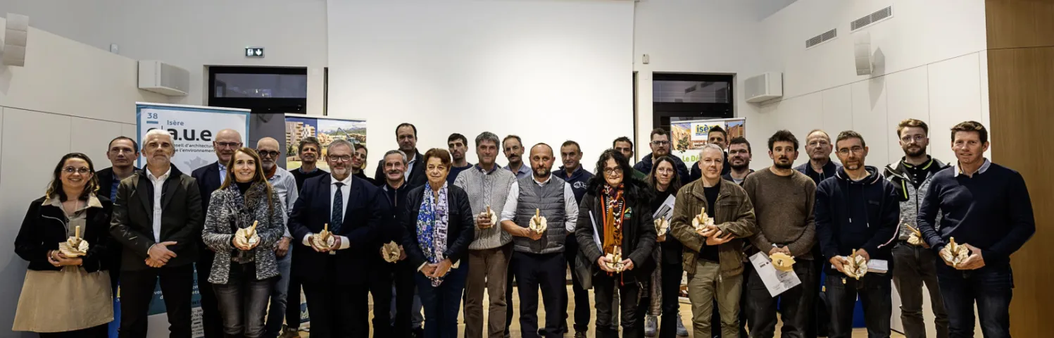 Lauréats de la 25e édition du Prix Construction bois Isère 2025 lors de la remise des prix au Café A à Uriage le 18 novembre 2025.