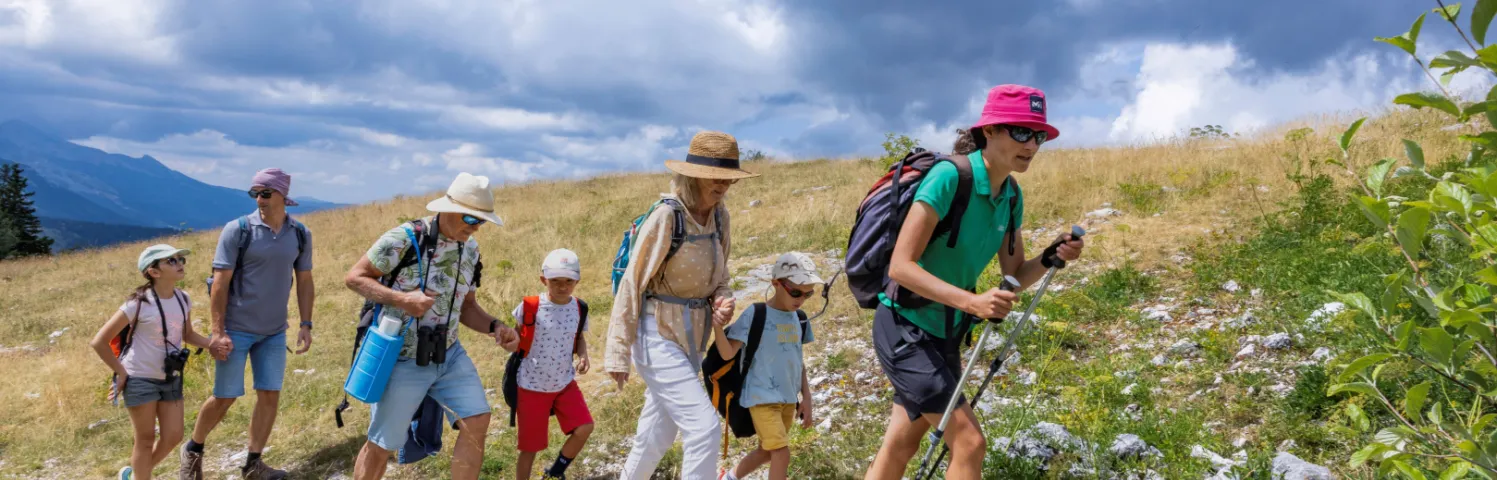 Sortie avec un guide nature dans l’espace naturel sensible du plateau des Ramées, dans le Vercors.